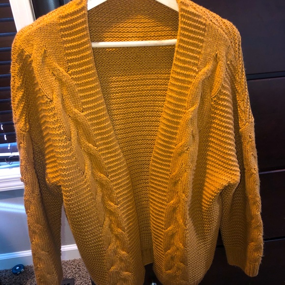 Sweaters - Chunky sweater cardigan!